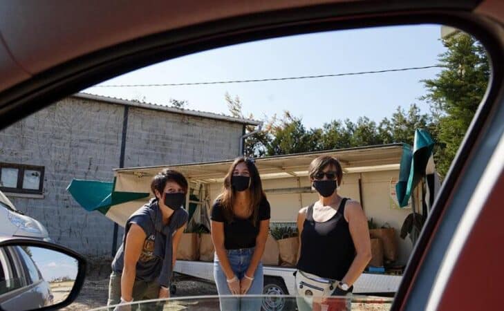 Drôme : Océane et Fabienne ouvrent un « drive » dans leur ferme… Et ça marche !
