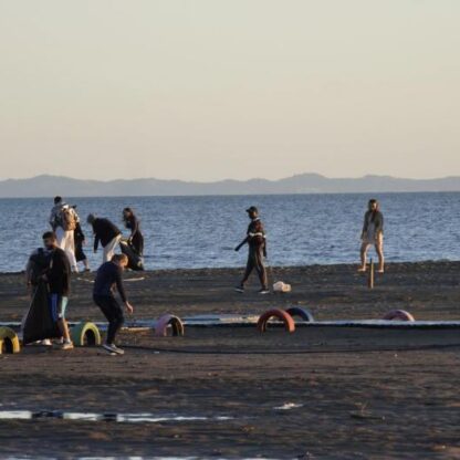 Ramassage des déchets sur une plage en Albanie sur un projet Erasmus+
